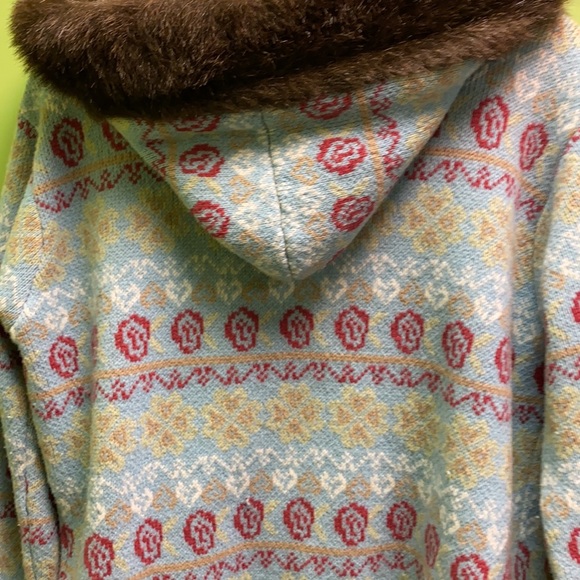 Blue hooded button down 100% lambs wool sweater with brown faux fur - Picture 4 of 5